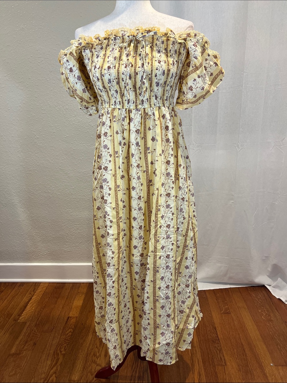 Blu Pepper Yellow Floral Off-Shoulder Midi Dress. Size L. NWT.